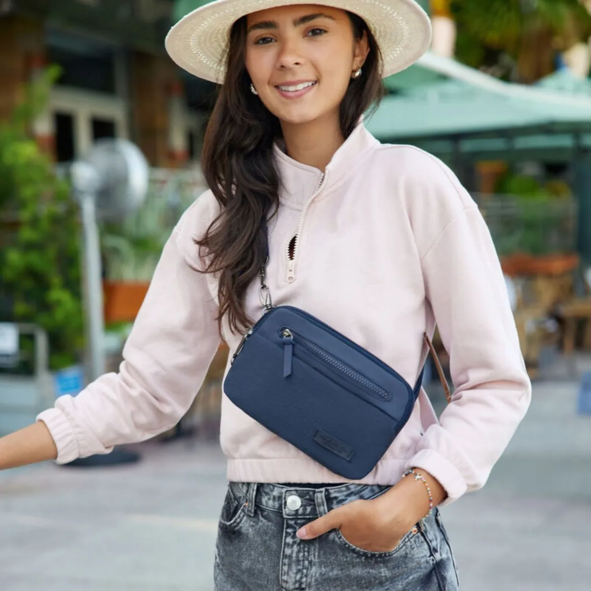 TRAVELON METRO ANTI THEFT CONVERTIBLE CROSSBODY - Image 12