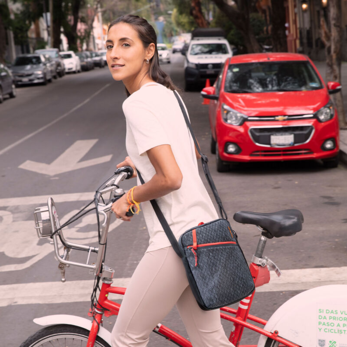 TRAVELON GREENLANDER SMALL CROSSBODY - Image 10